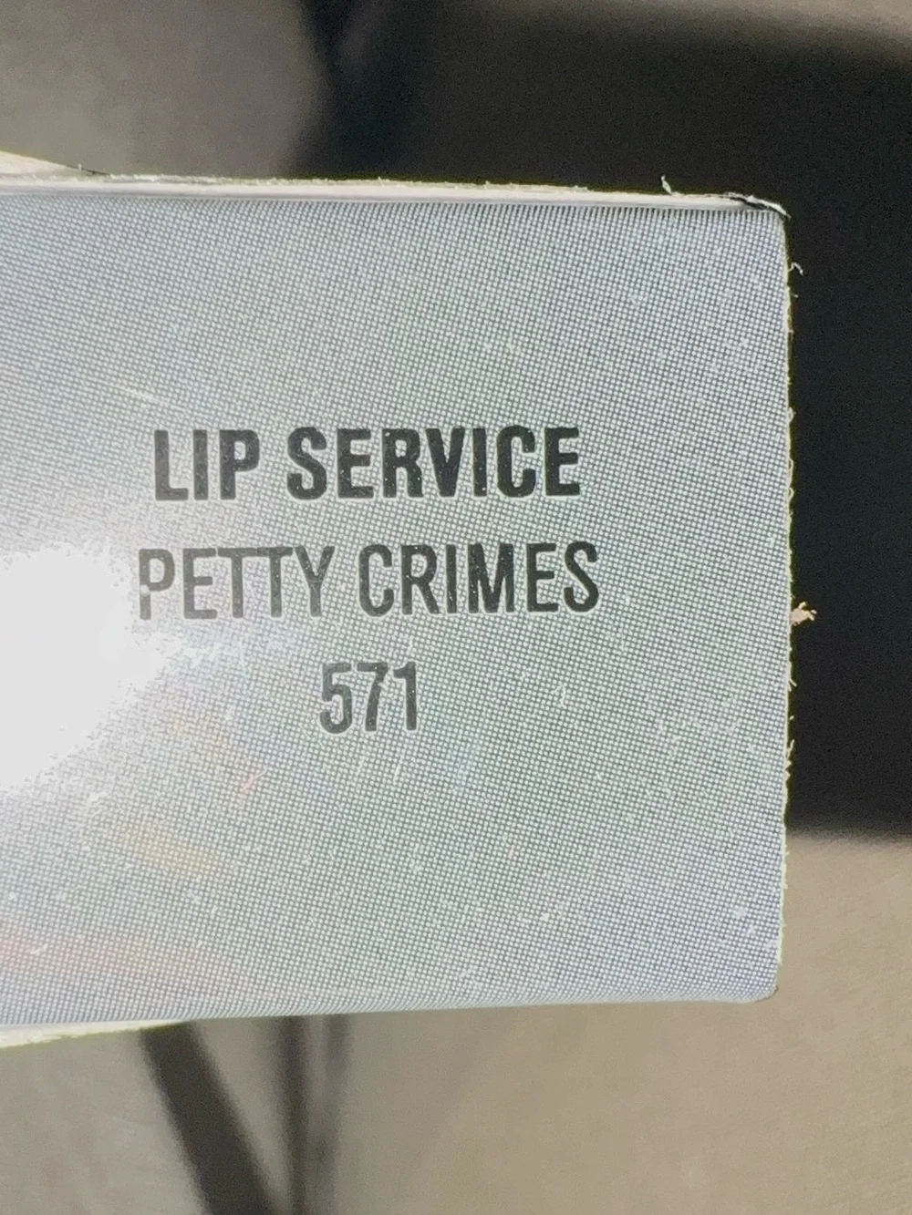 IL MAKIAGE LIP SERVICE “PRETTY CRIMES” NIB